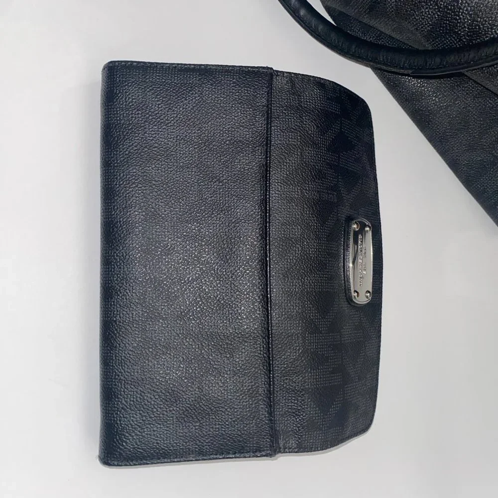 MICHAEL KORS Signature‎ Logo with Wallet